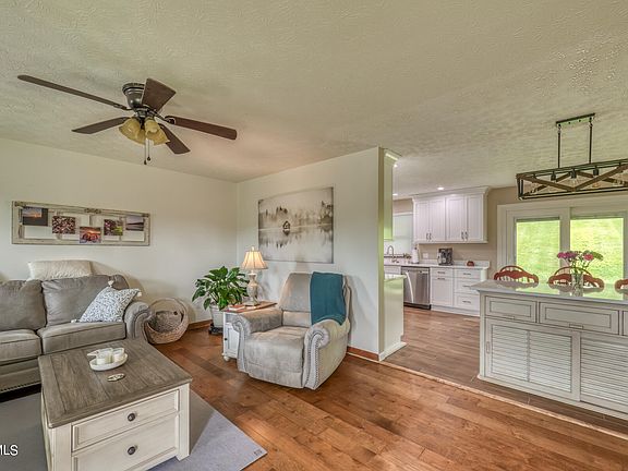 4th image of 227 Dogwood Ave
