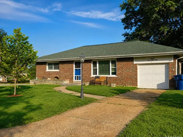 9420 High Hill Ct, Saint Louis, MO 63126