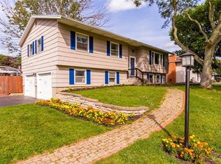 48 Longsworth Dr, Rochester, NY 14625