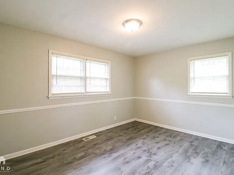 6220 Leslie Dr — Photo 14