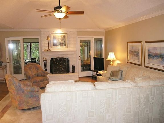 4th image of 44 Royal James Dr