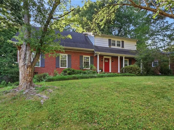 1056 Cantering Rd, High Point, NC 27262