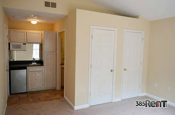 1109-1148 Greentree Ct — Photo 7