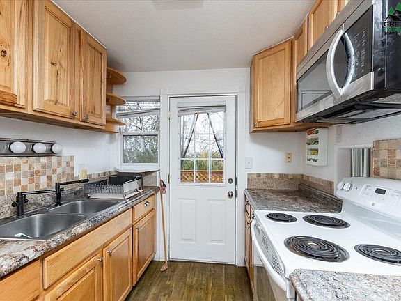 3rd image of 1405 Lathrop St