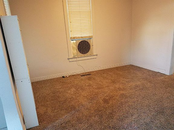3rd image of 1062 S Jefferson St