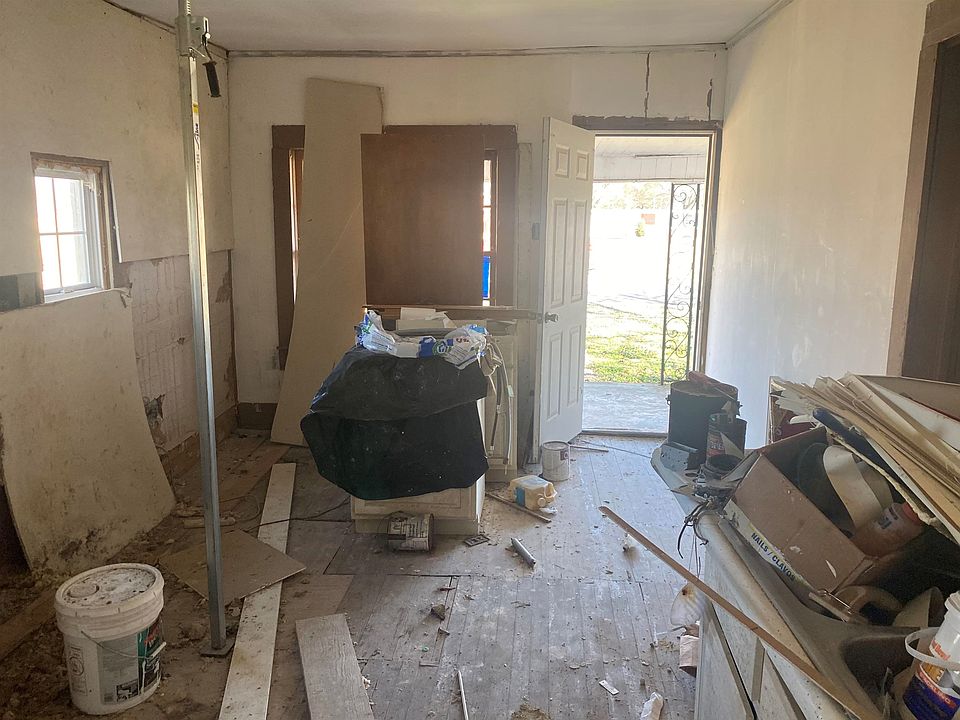 2nd image of 709 E 16th St