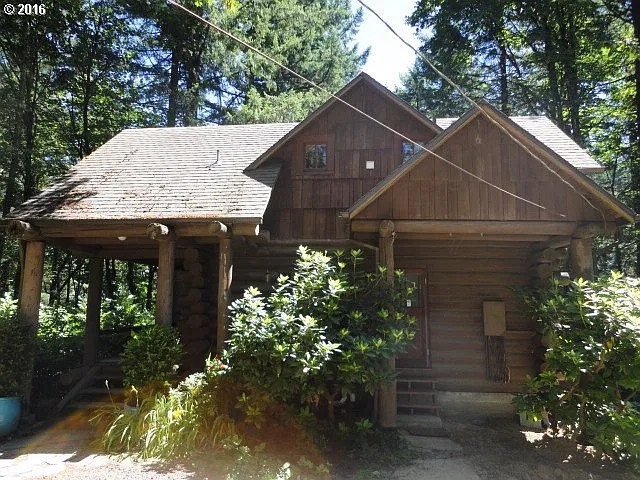 110 NW Pittock Ave photo 1