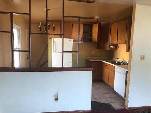 2nd image of 1681 Oakwood Dr