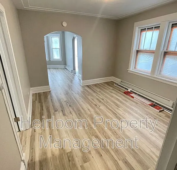 611 E 6th St #1 — Photo 6