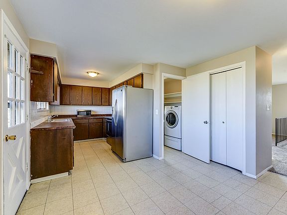 4th image of 200 S Carr Ave #200