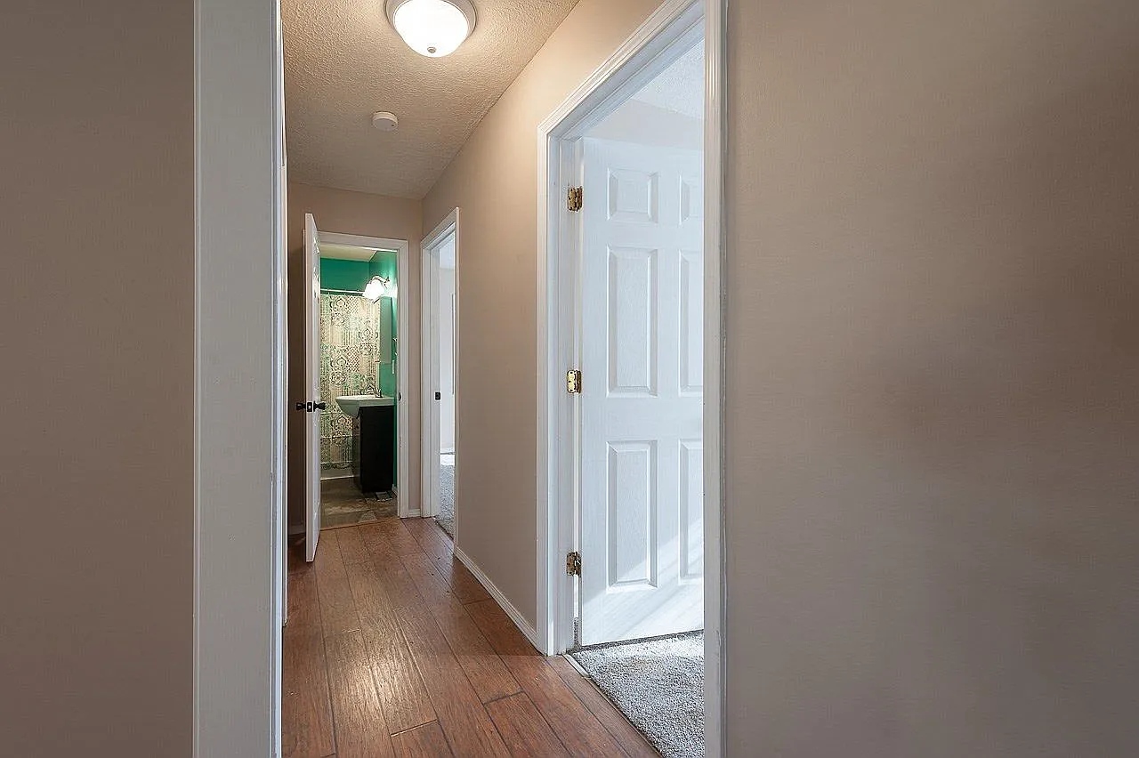 3 bed, 884 sqft, $1,375 — Photo 4