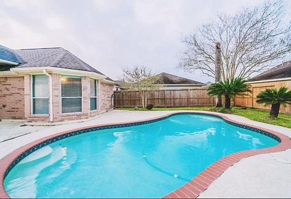 3rd image of 3213 W Oaks Boulevard