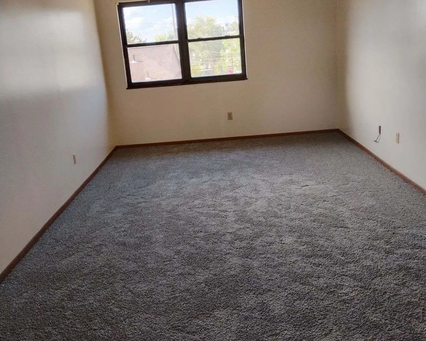 One Bedroom Apartment In An Over 55 Community — Photo 2