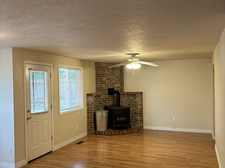 16515 NE 27th Ct — Photo 10