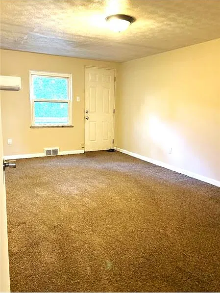 2 bed, $750 — Photo 2