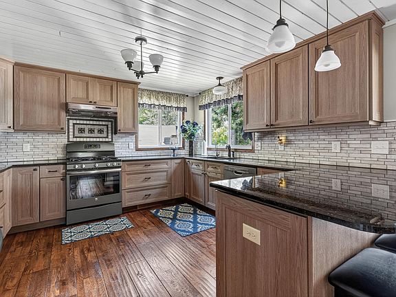 3rd image of 10446 Shady Ln