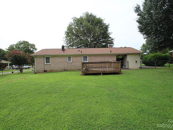 3rd image of 107 Dyer Dr