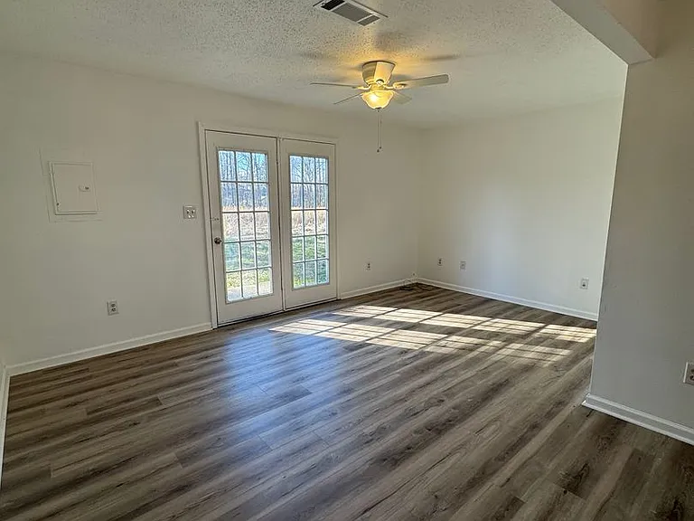 427 Mount Pelia Rd #3 — Photo 2