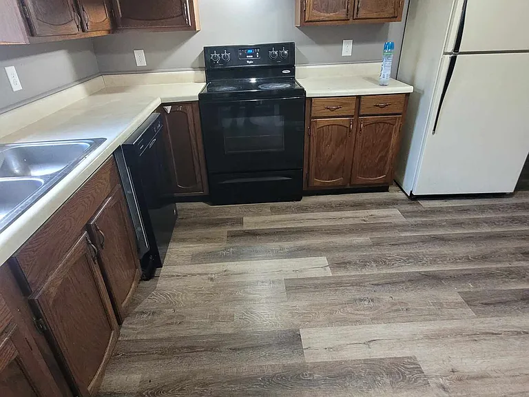106 Hurd Ave — Photo 5