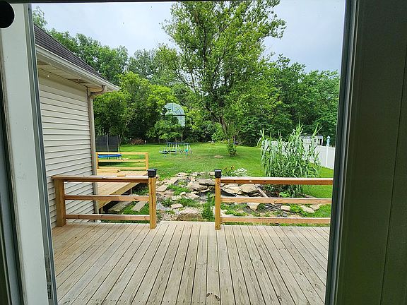 4th image of 340 Fieldstone Ct