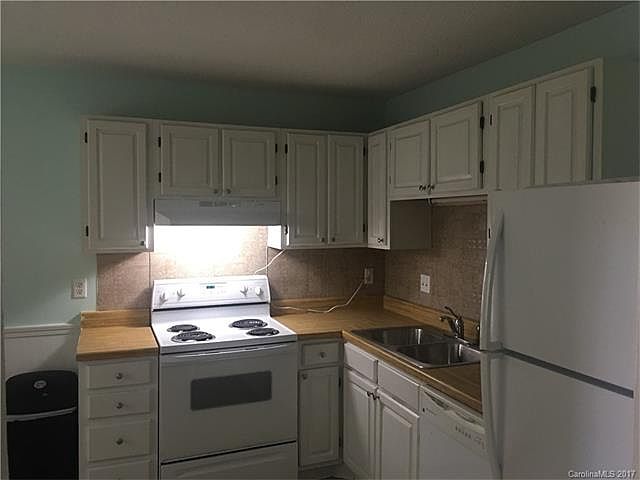 2nd image of 1417 Riverwood Ct