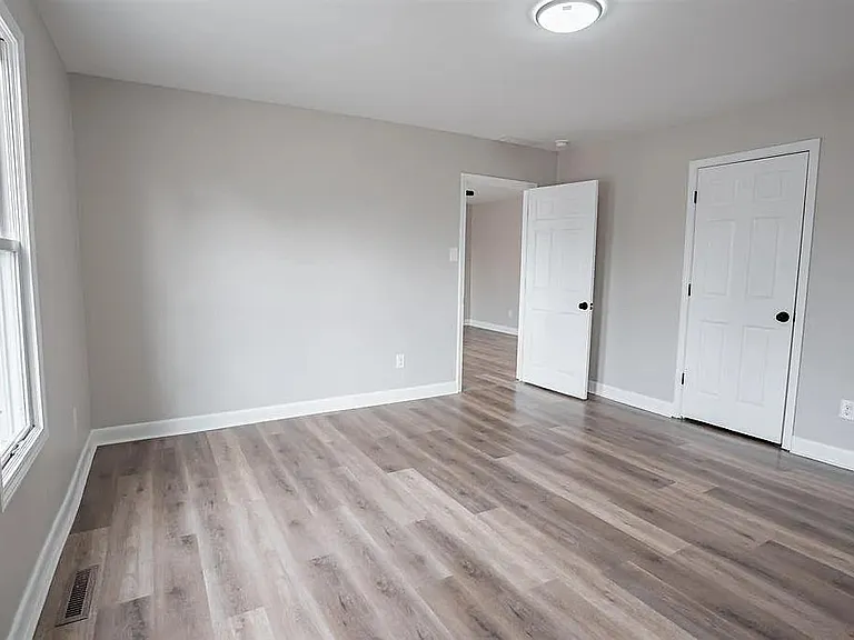 621 Clay St — Photo 10