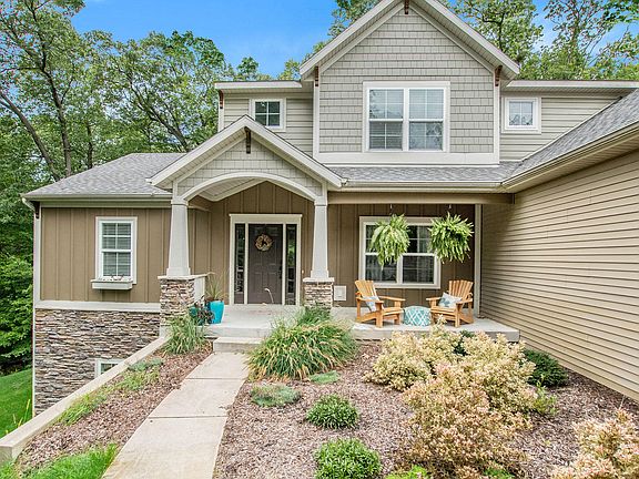 2nd image of 5909 Stout Creek Ct NE