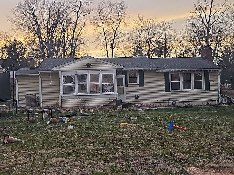 1st image of 27 1st Ave