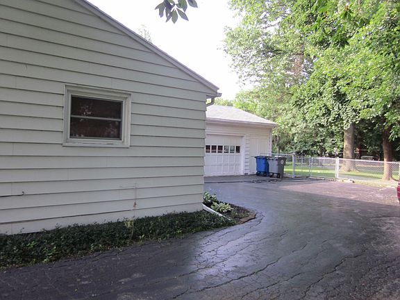 3rd image of 231 W Boundary St