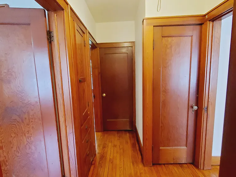 Caroline St — Photo 15