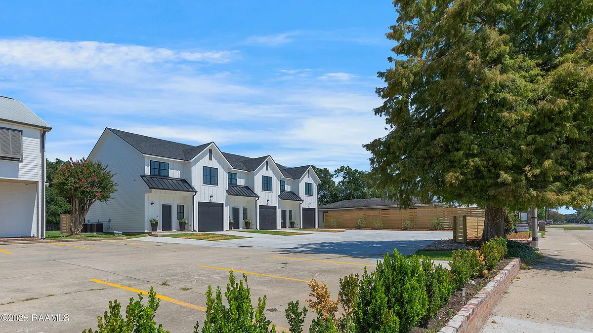 Building Photo - 424 Eraste Landry Rd