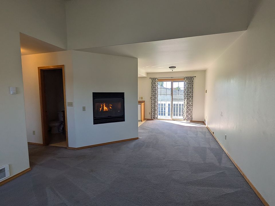 2nd image of 1922 SW Reindeer Ave APT C
