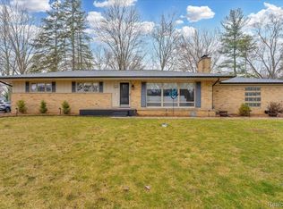 28095 Hawberry Rd, Farmington Hills, MI 48331