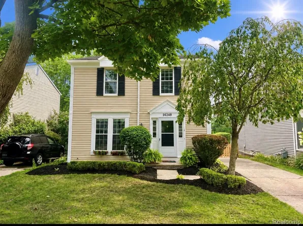 16249 Birwood Ave, Beverly Hills, MI 48025
