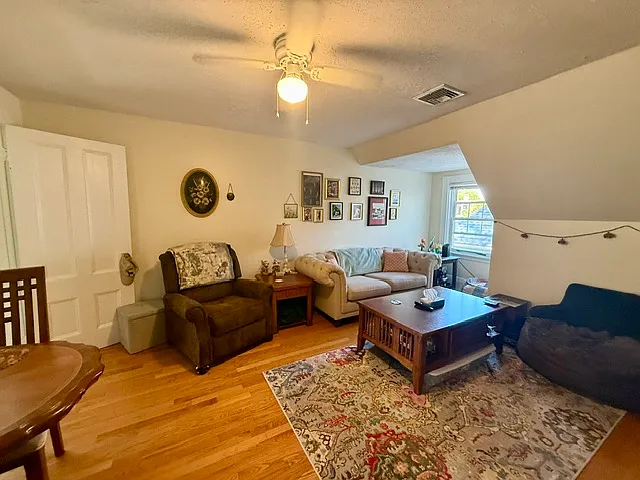 2 bed, 850 sqft, $2,600 — Photo 4