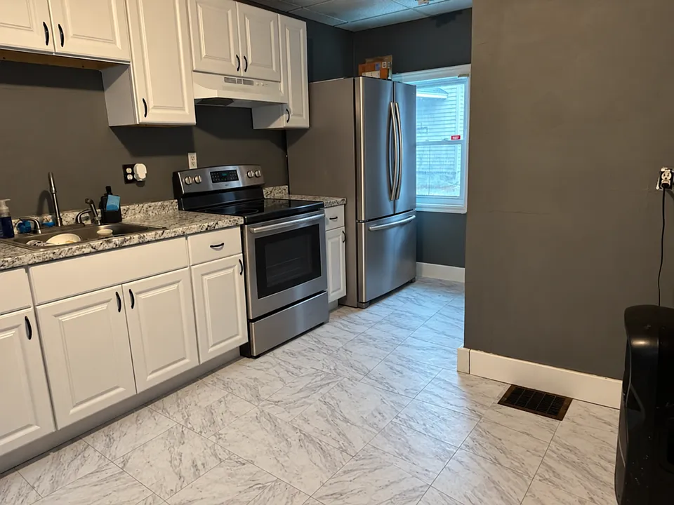 4 Locust St