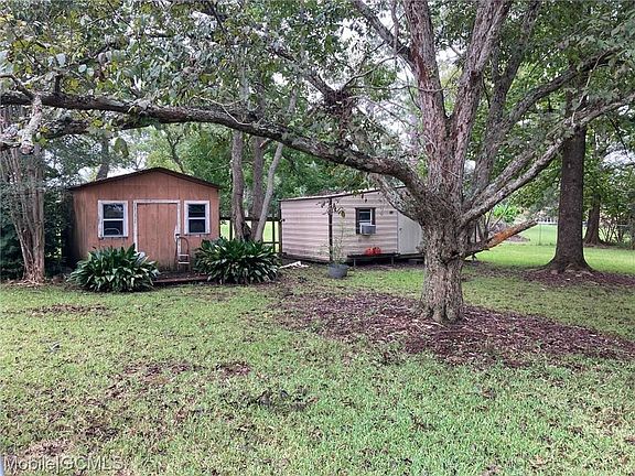 3rd image of 11585 Fairway Dr