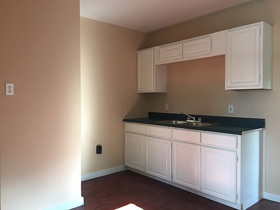 2nd image of 715 Kentucky Ave