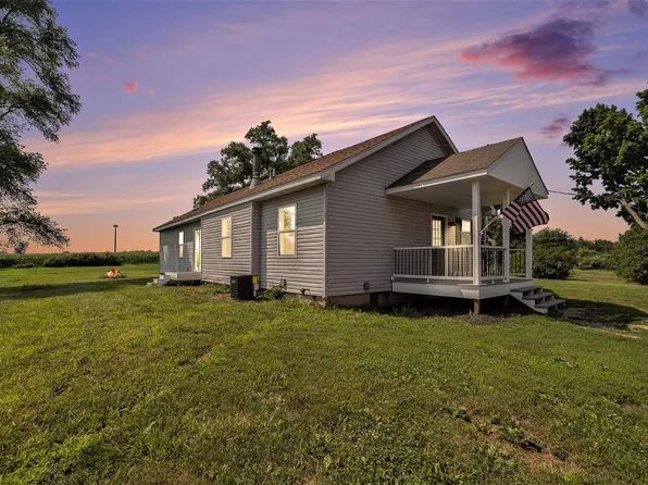 19494 Division Dr, Marshall, MI 49068