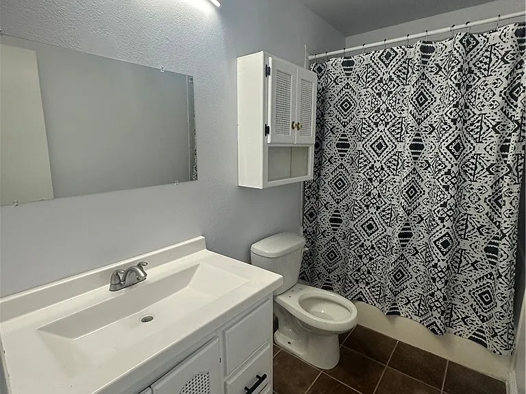 1735 E Washington St — Photo 9