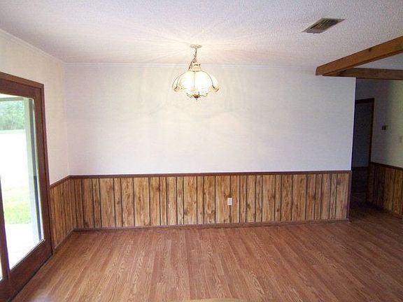 4th image of 216 Emerald Dr