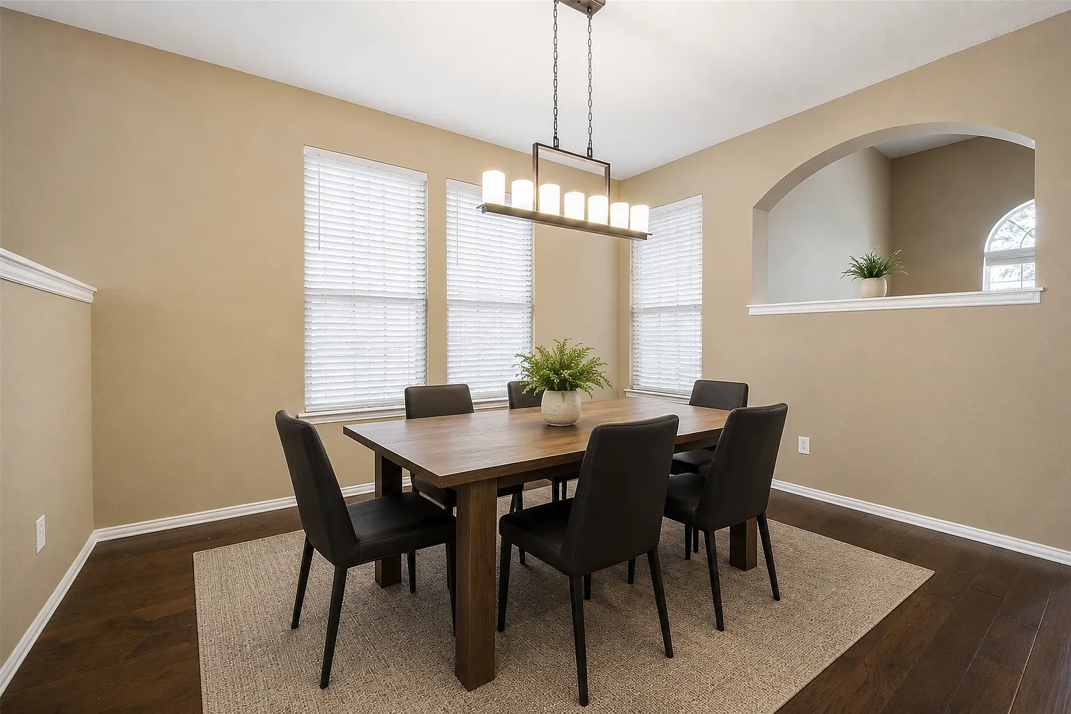 3 bed, 1924 sqft, $1,995 — Photo 3
