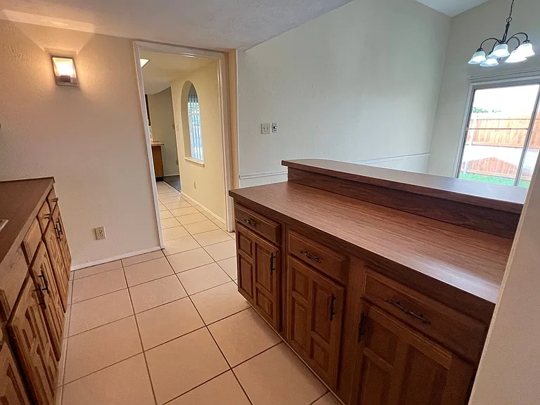 2107 Victoria Rd — Photo 9
