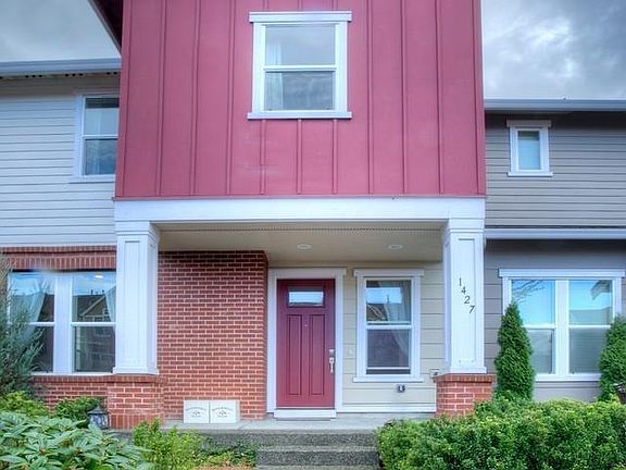 2nd image of 1427 NE Park Dr