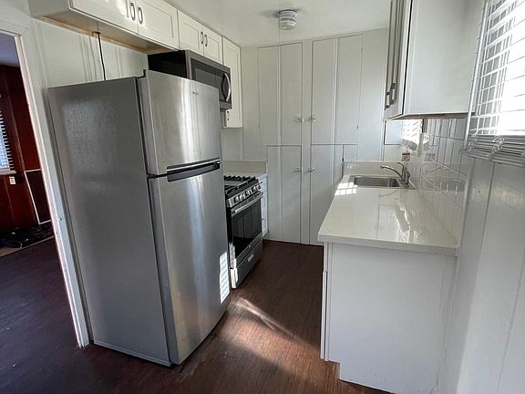 4th image of 1113 S Escondido Blvd APT B