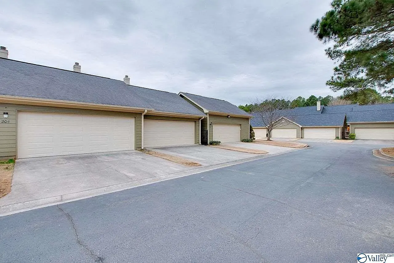 2 bed, 2.5 bath, 1680 sqft, $1,900 — Photo 3