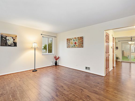 3rd image of 5356 Lansbury Cir