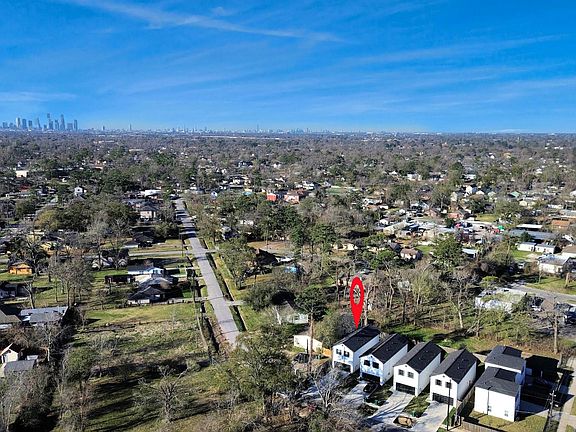 3rd image of 8719 Compton St