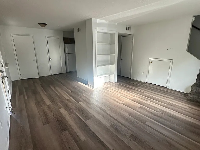 653 Farmington Pl #B — Photo 1