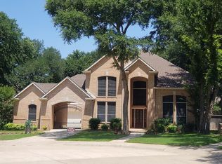 717 Finch Ct, Crowley, TX 76036